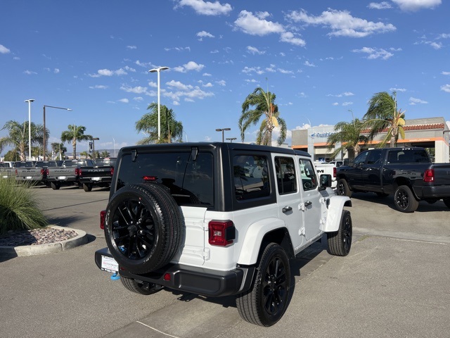 2023 Jeep Wrangler Sahara 4xe photo 7
