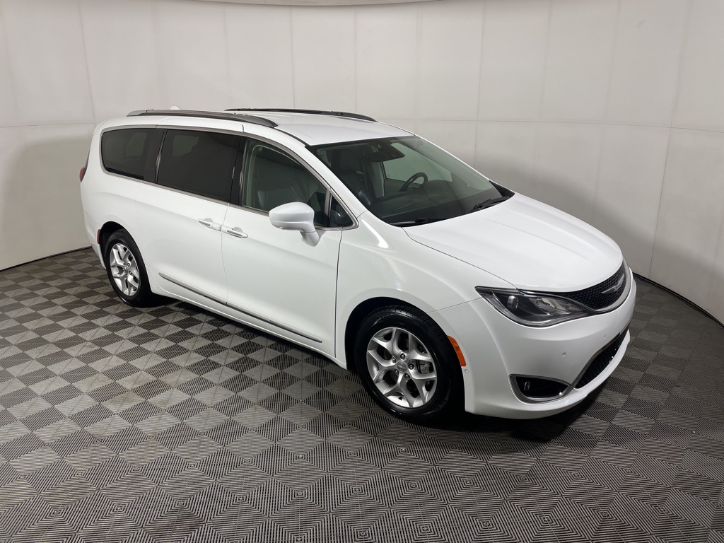 2020 Chrysler Pacifica Touring L Plus's photo
