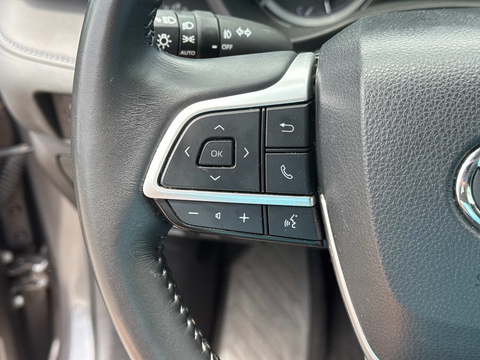 2024 Toyota Highlander LE photo 22