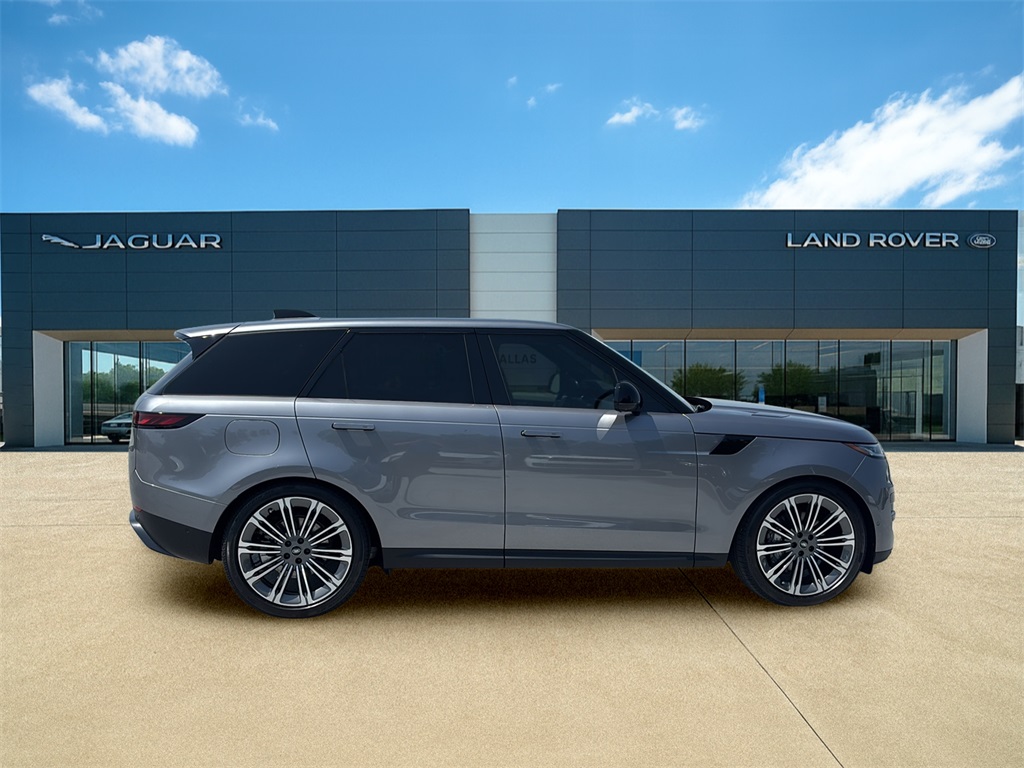 2025 Land Rover Range Rover Sport SE photo 3