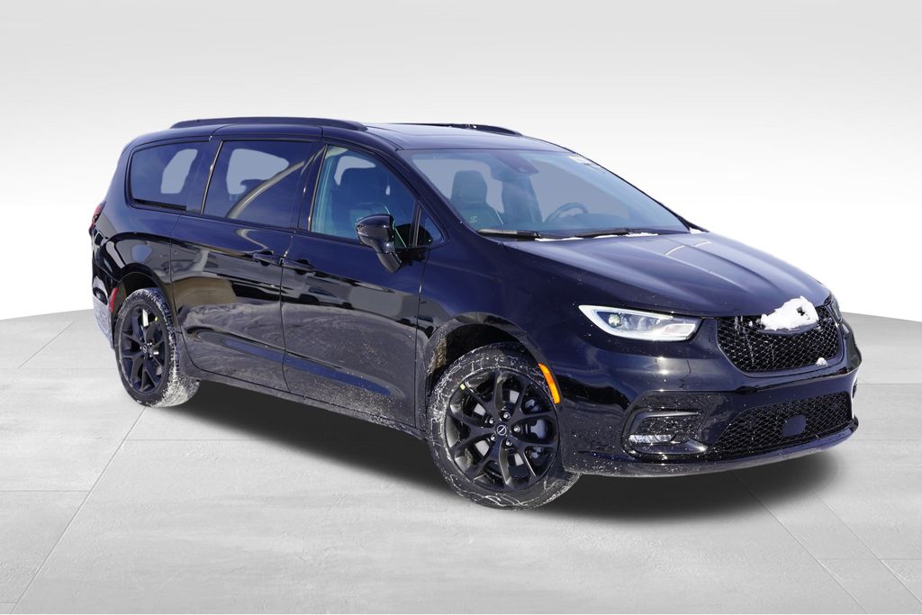 2026 Chrysler Pacifica Limited's photo