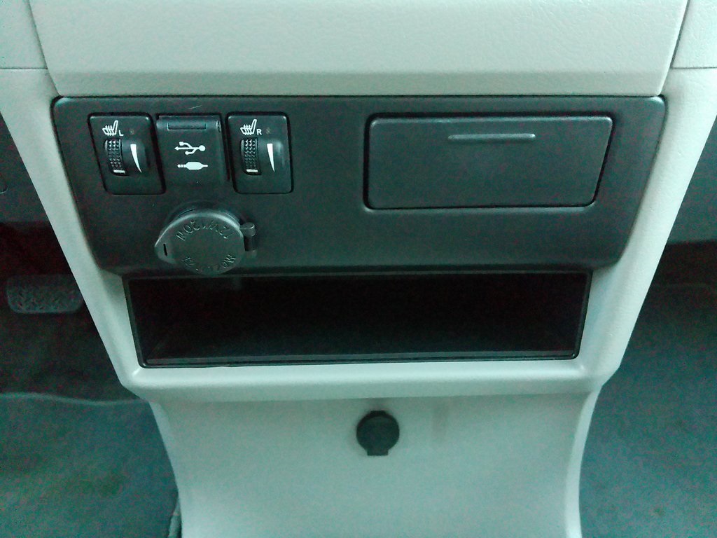 2018 Toyota Sienna XLE photo 35