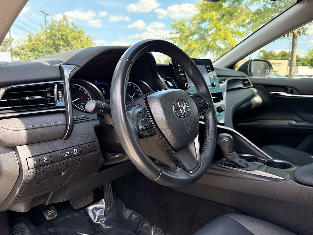 2022 Toyota Camry SE photo 17