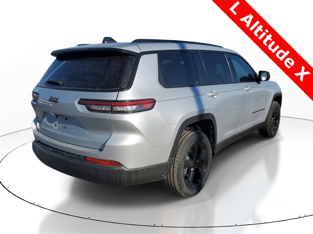 2025 Jeep Grand Cherokee Altitude photo 4