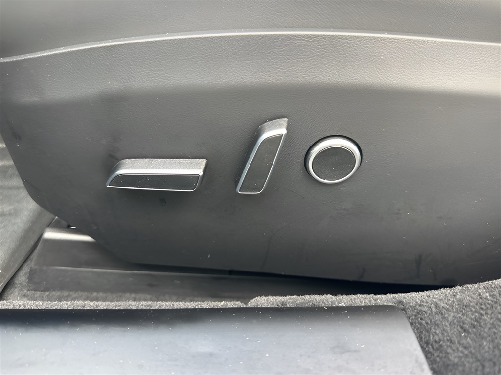 2024 Tesla Model S photo 10