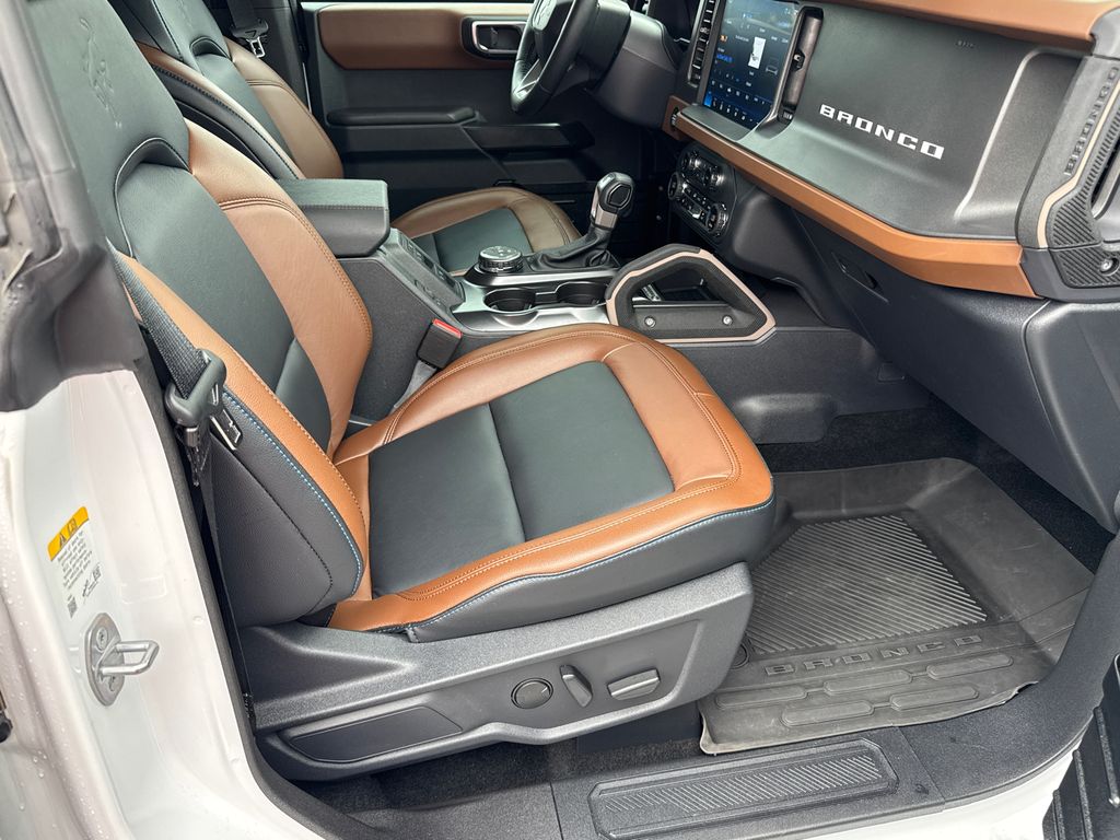 2024 Ford Bronco Outer Banks photo 13