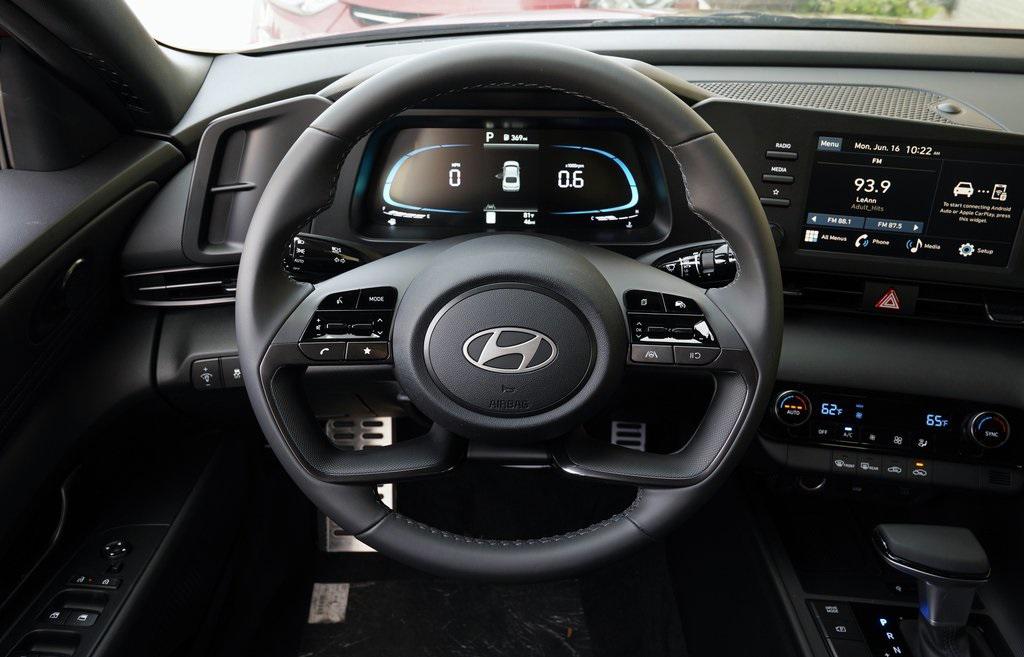 2025 Hyundai Elantra SEL Sport photo 11