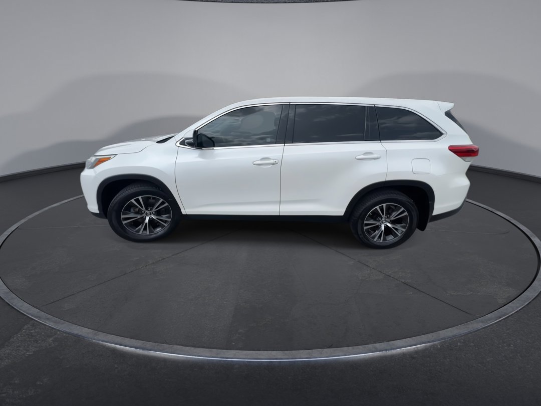 2019 Toyota Highlander LE photo 5