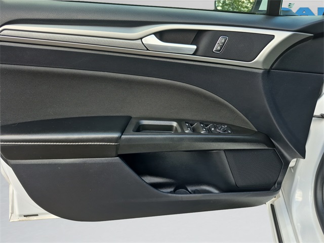 2020 Ford Fusion SE photo 27