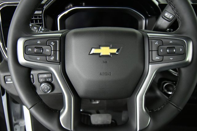 2025 Chevrolet Silverado 3500HD LT photo 2
