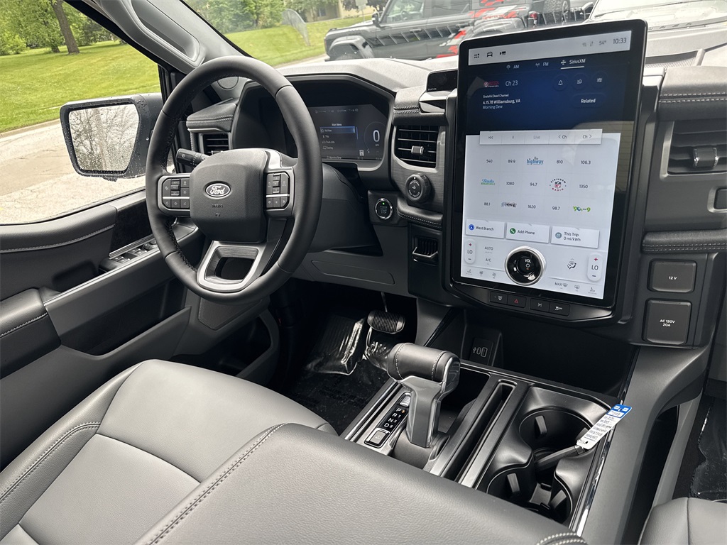 2025 Ford F-150 Lightning photo 25