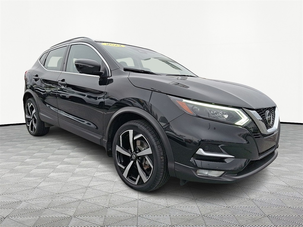 2022 Nissan Rogue Sport SL's photo