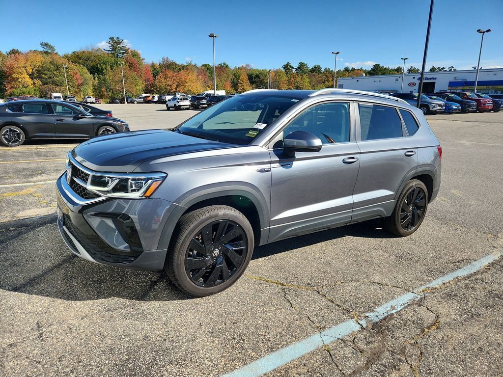 2024 Volkswagen Taos SEL photo 2