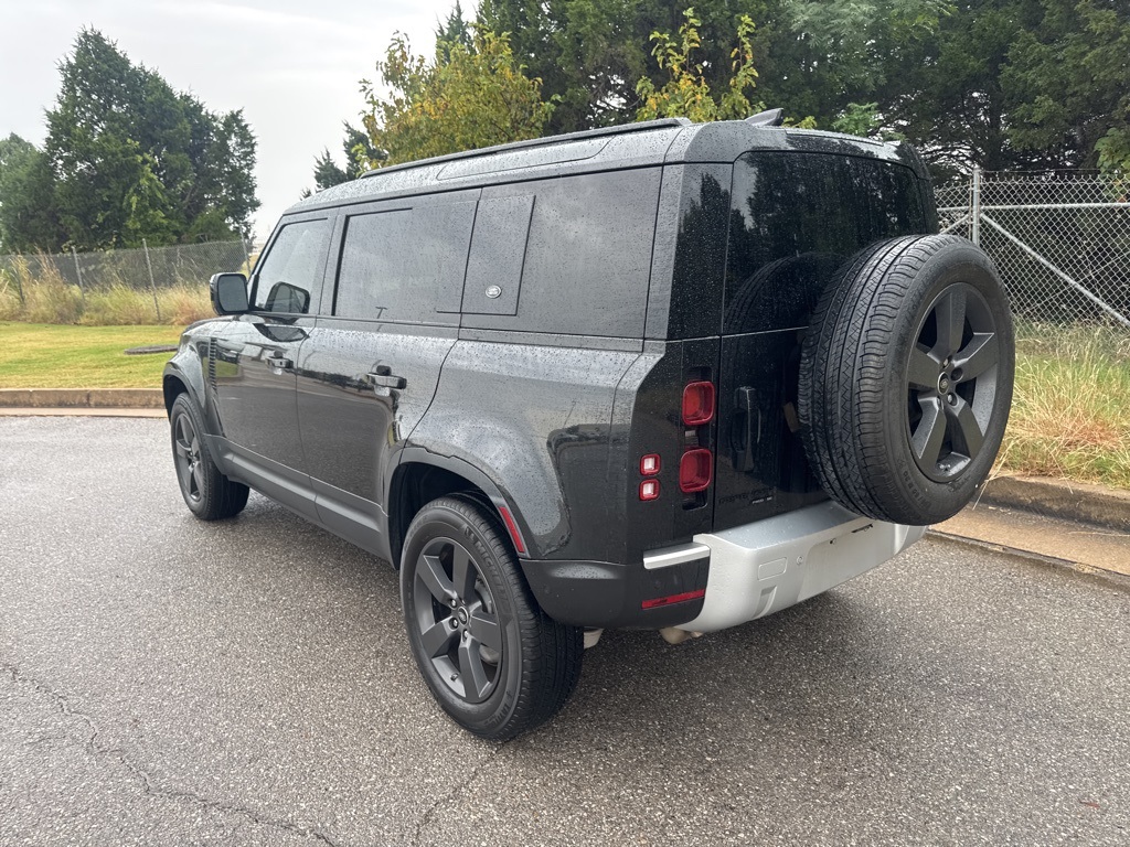 2020 Land Rover Defender 110 SE photo 3