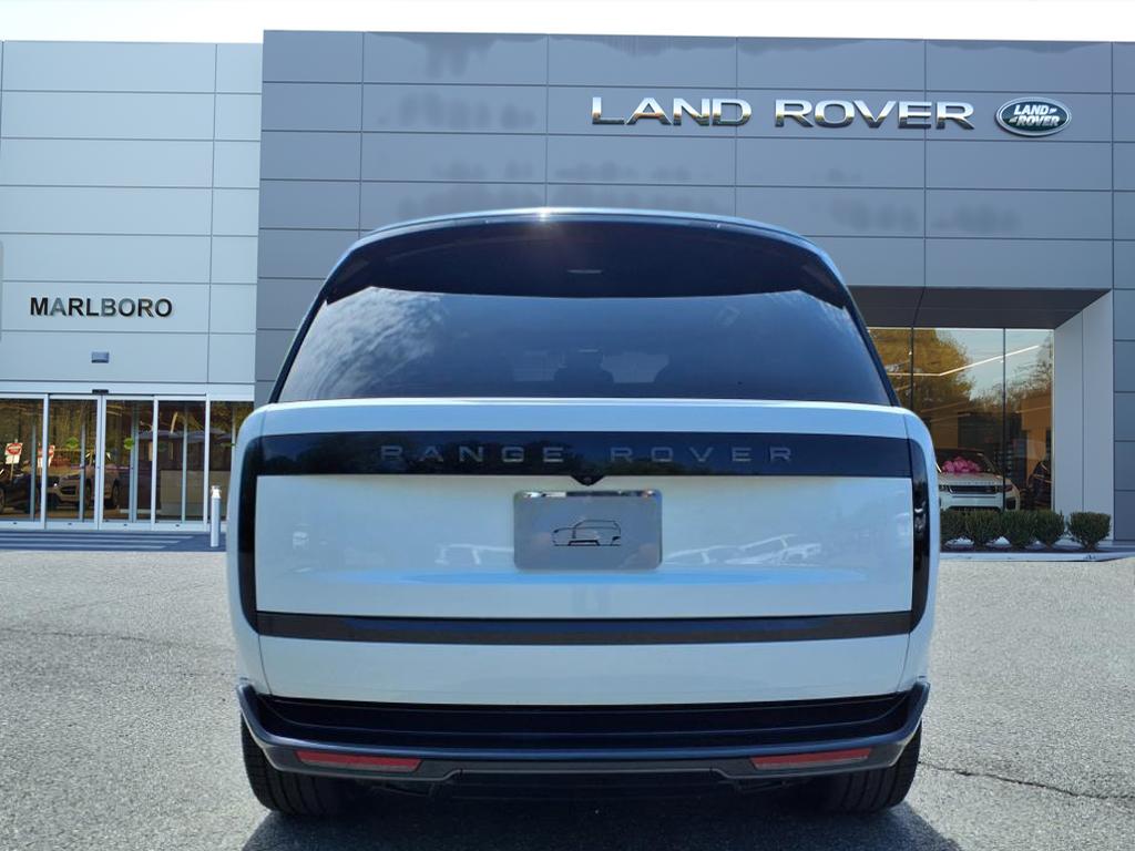 2025 Land Rover Range Rover SE photo 5