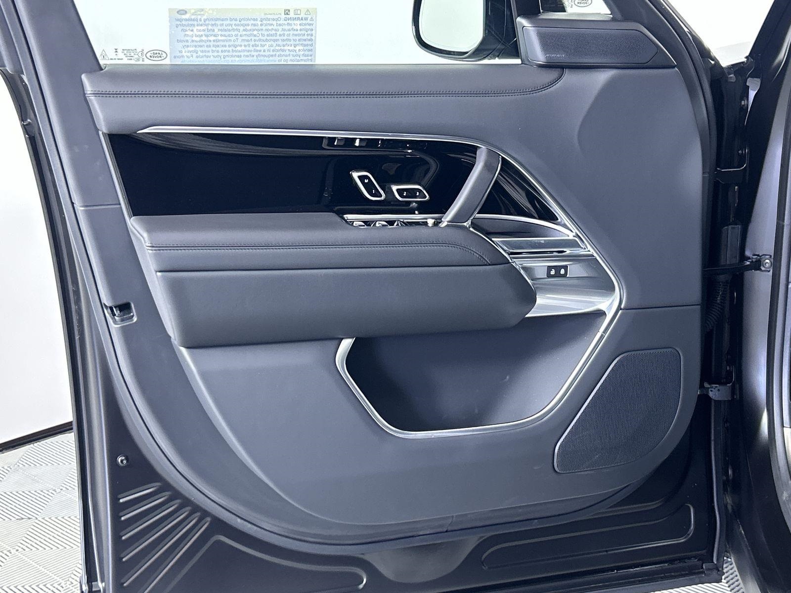 2025 Land Rover Range Rover SE photo 17