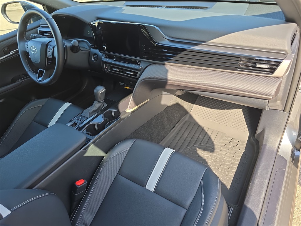 2025 Toyota Camry SE photo 32