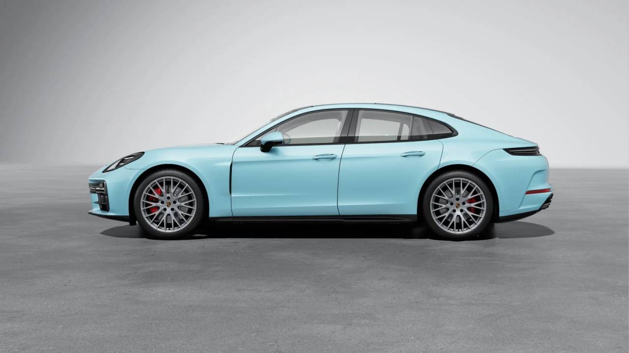 2026 Porsche Panamera GTS photo 2