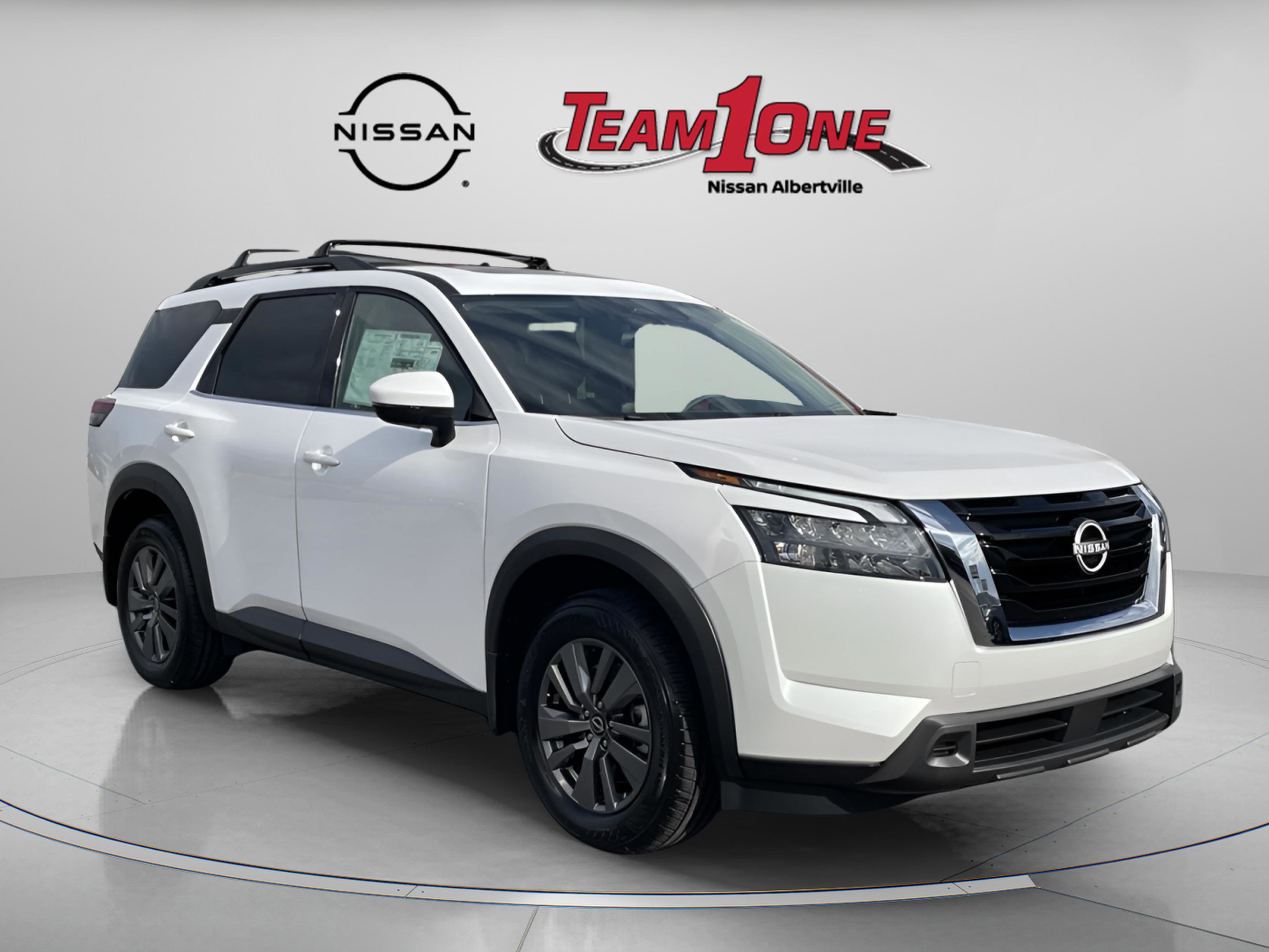 2025 Nissan Pathfinder SV's photo