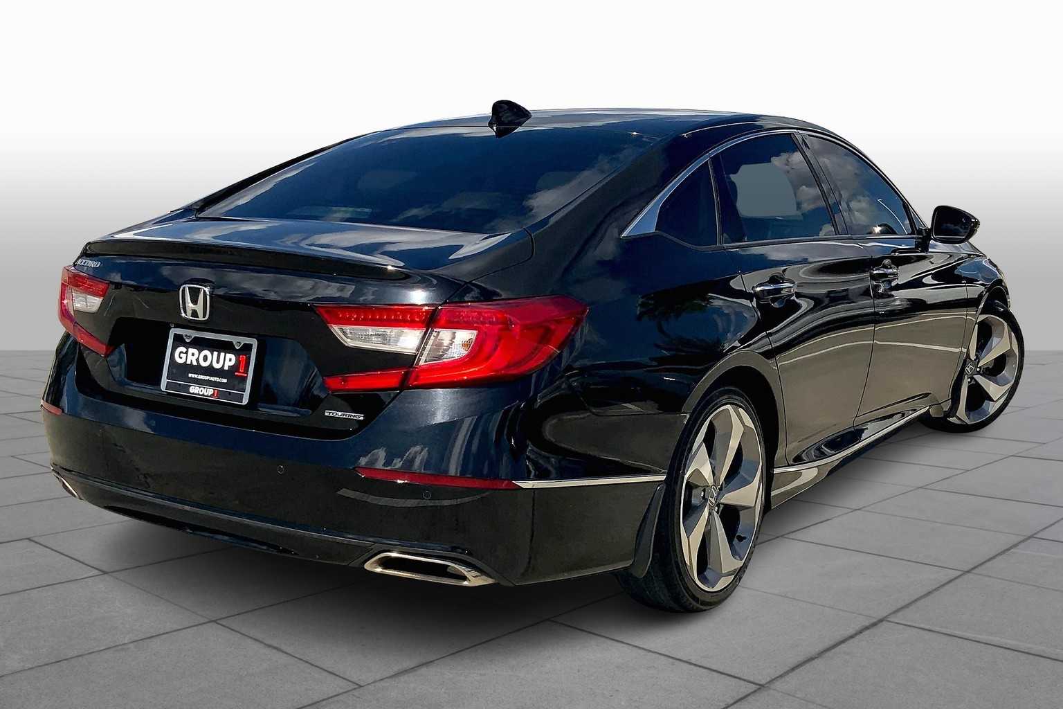 2018 Honda Accord Touring 1.5T photo 11