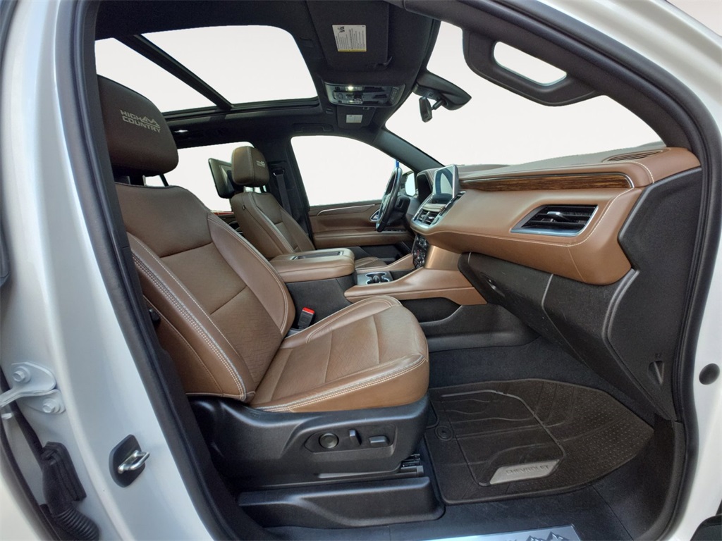 2021 Chevrolet Suburban High Country photo 13