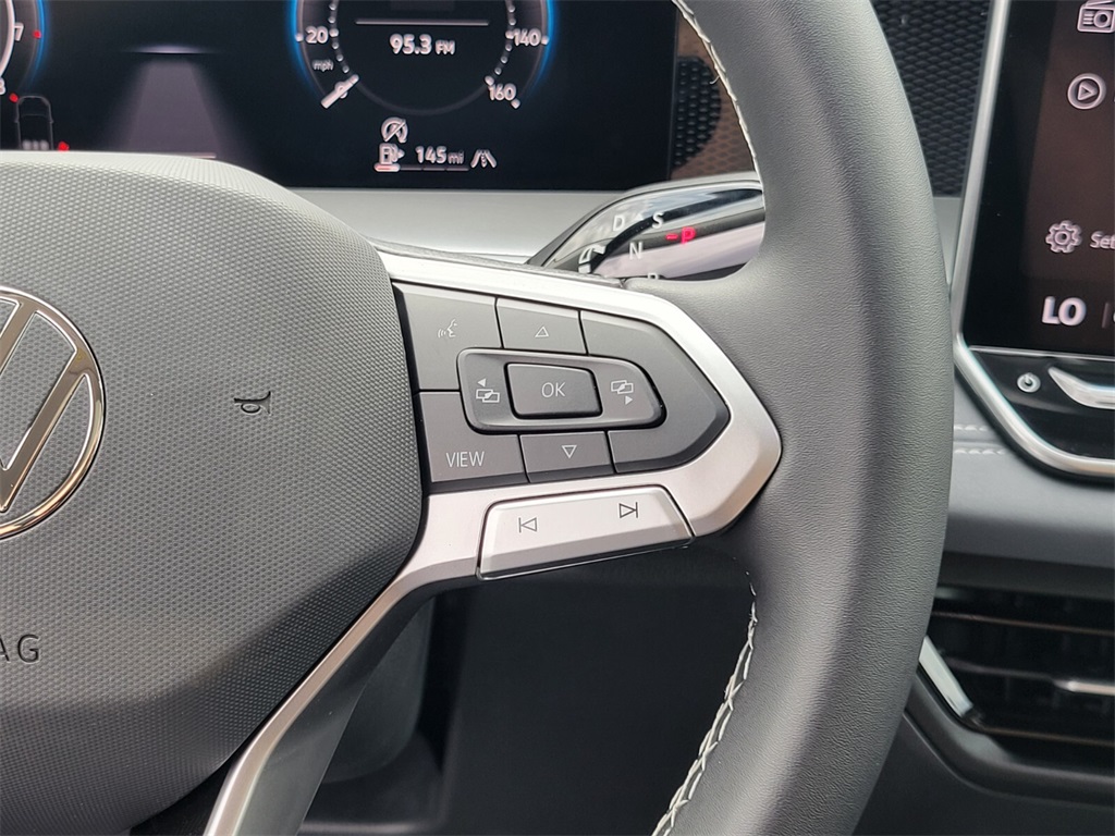 2025 Volkswagen Tiguan SE photo 11