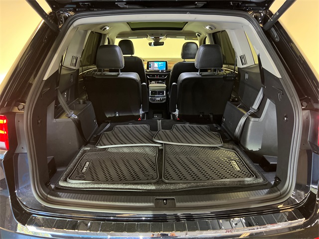 2025 Volkswagen Atlas SE Technology photo 2