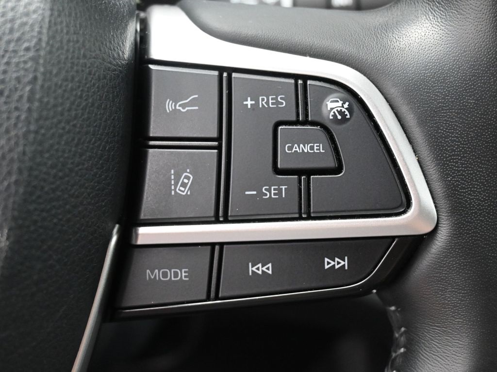2022 Toyota Highlander XSE photo 16