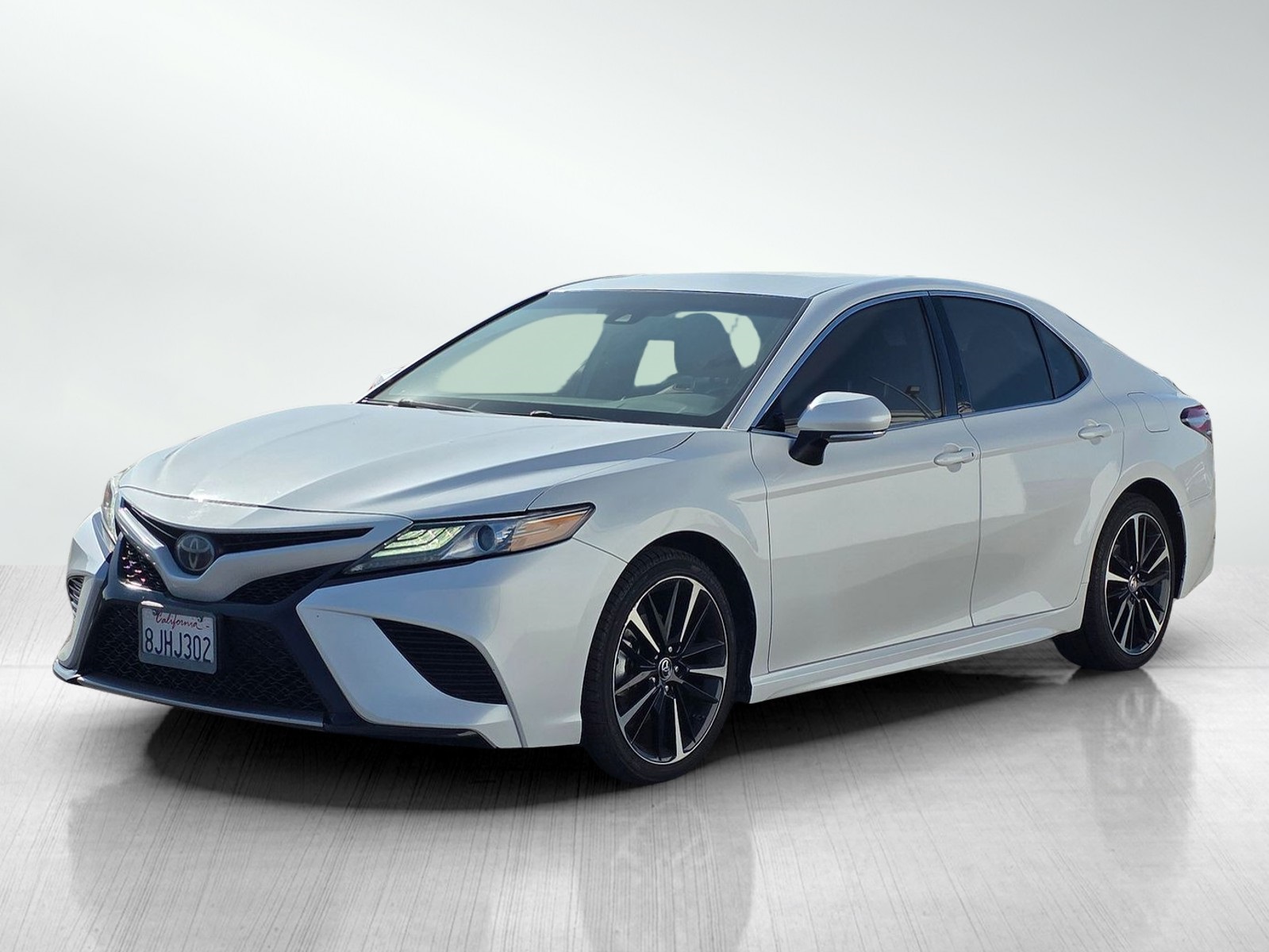 2019 Toyota Camry XSE photo 3