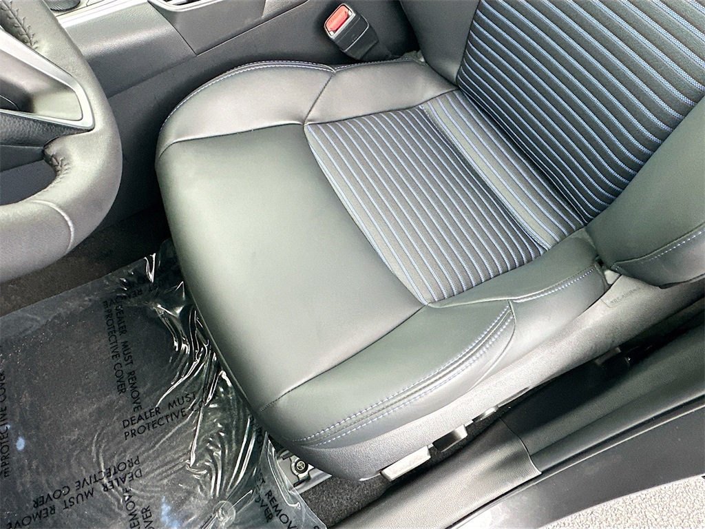 2025 Toyota RAV4 Hybrid XSE photo 15