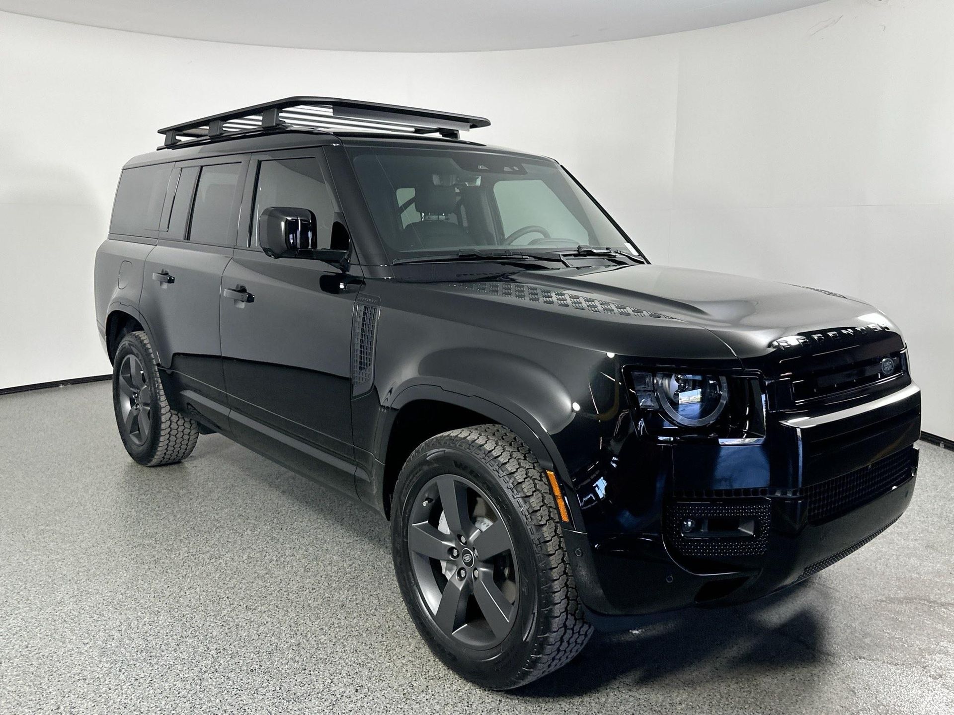 2025 Land Rover Defender 130 X-Dynamic SE photo 3