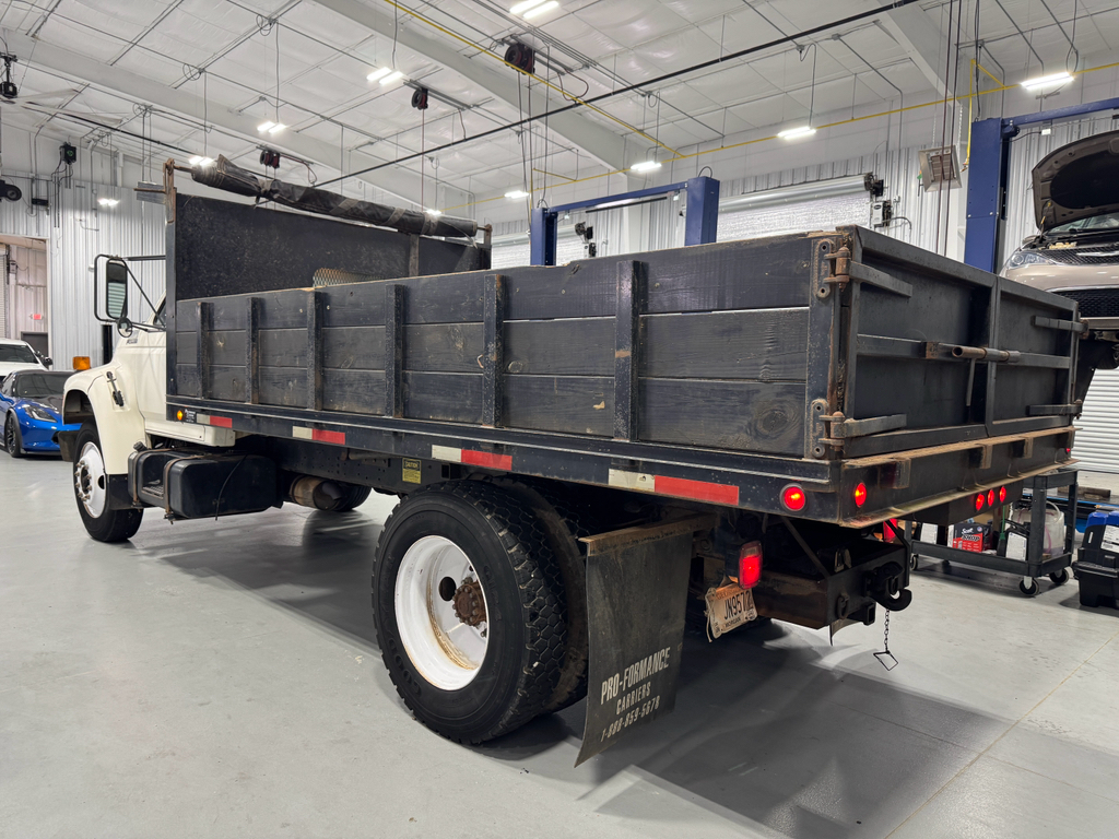 1998 Ford F-700 photo 4