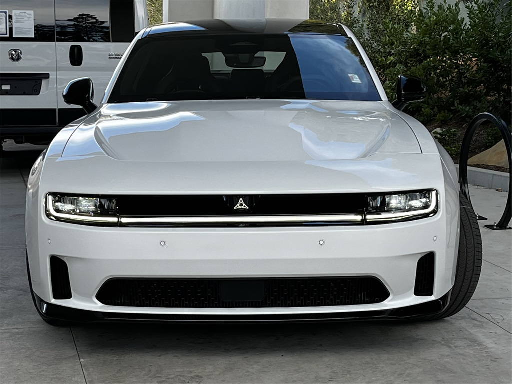 2025 Dodge Charger Daytona Scat Pack photo 2
