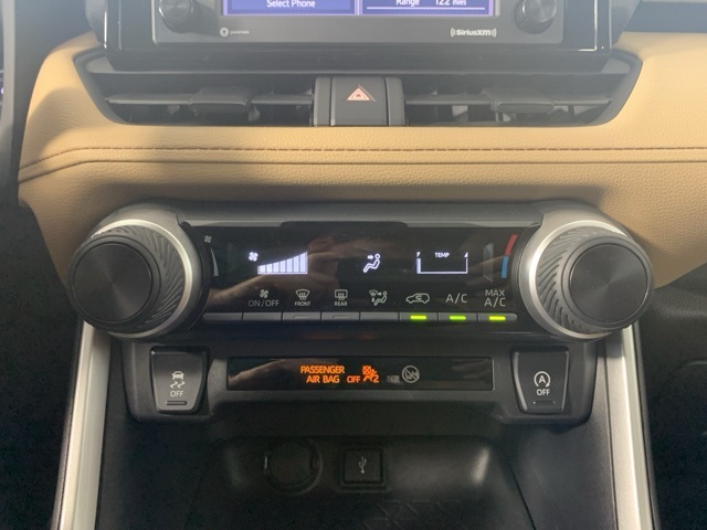 2022 Toyota RAV4 LE photo 18