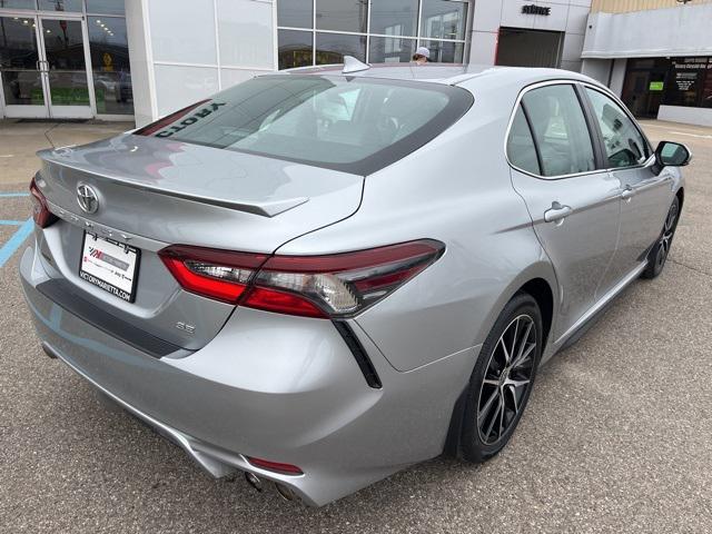 2022 Toyota Camry SE photo 4