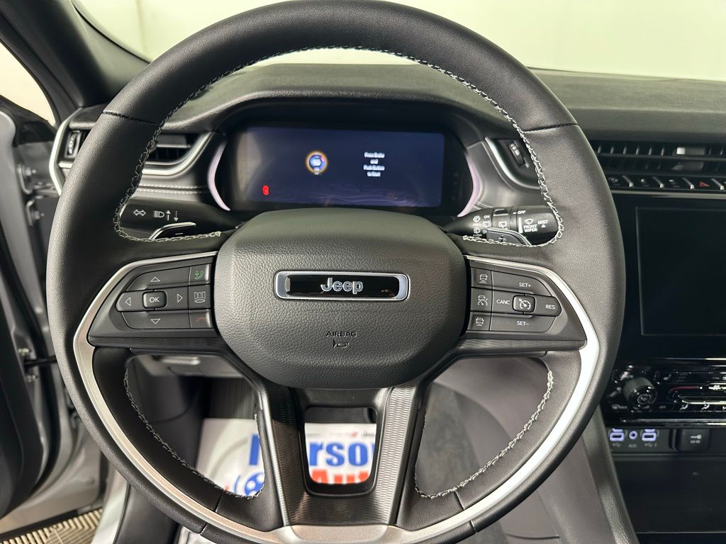 2025 Jeep Grand Cherokee Laredo photo 9