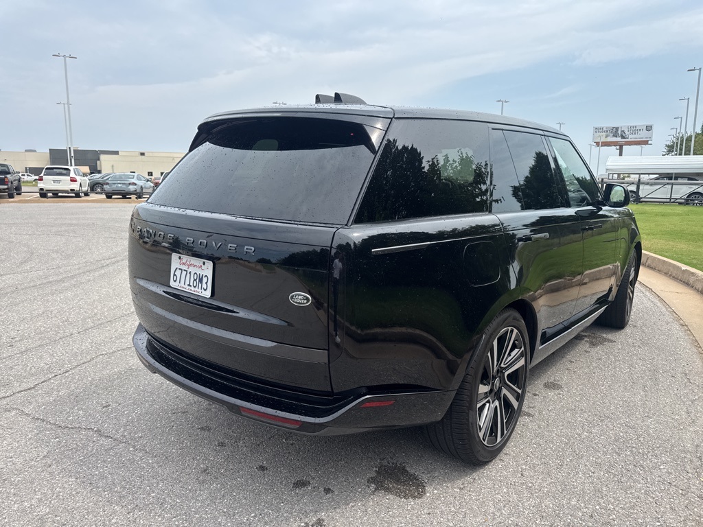 2023 Land Rover Range Rover SE photo 4