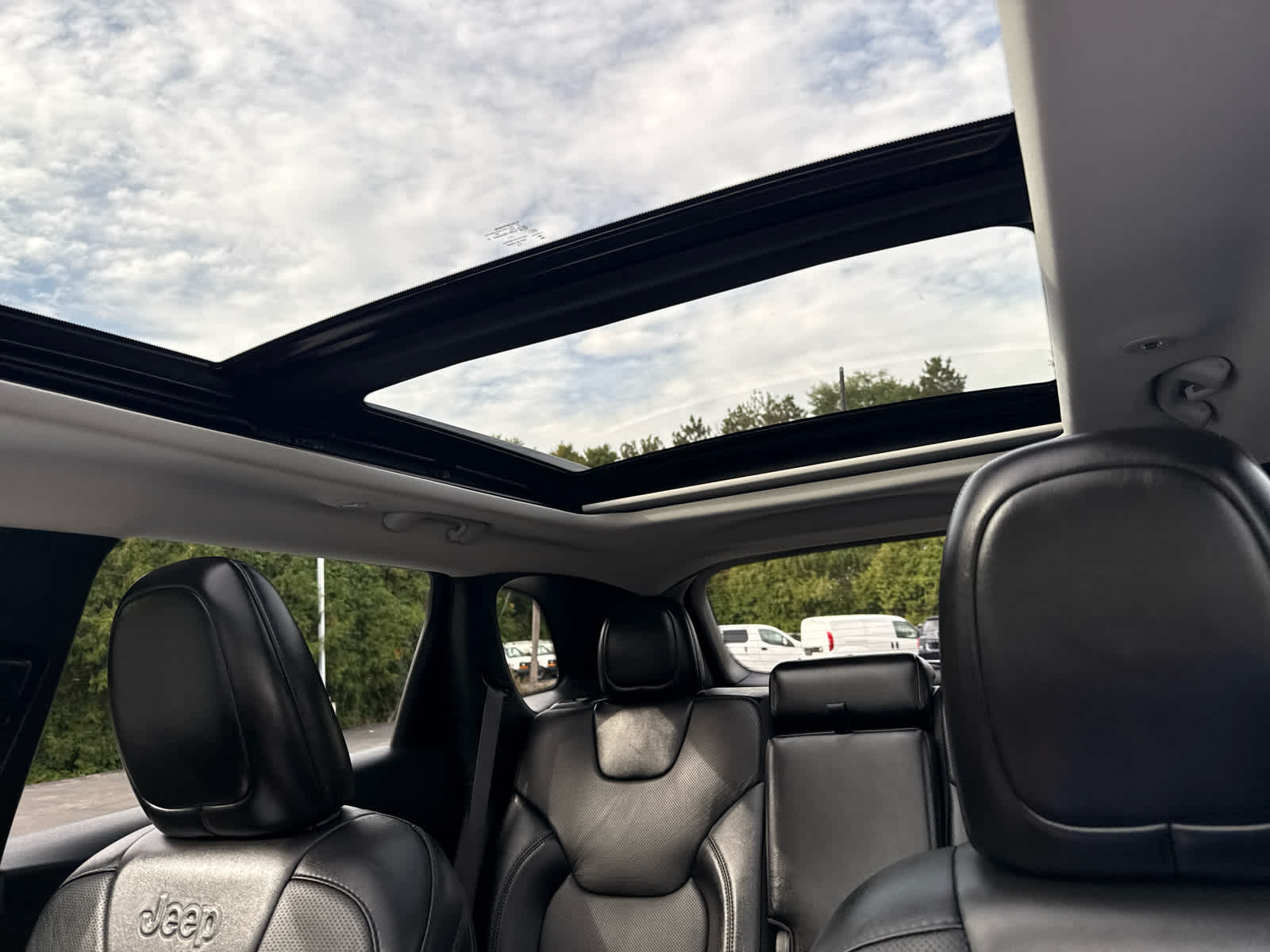 2023 Jeep Cherokee Altitude Lux photo 21
