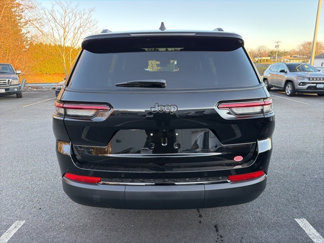 2025 Jeep Grand Cherokee Limited photo 4