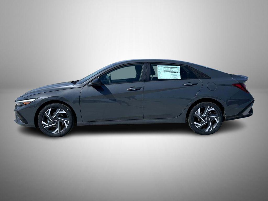 2025 Hyundai Elantra SEL Sport photo 8