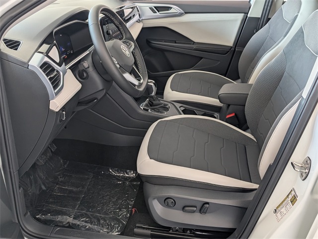 2025 Volkswagen Taos SE photo 6
