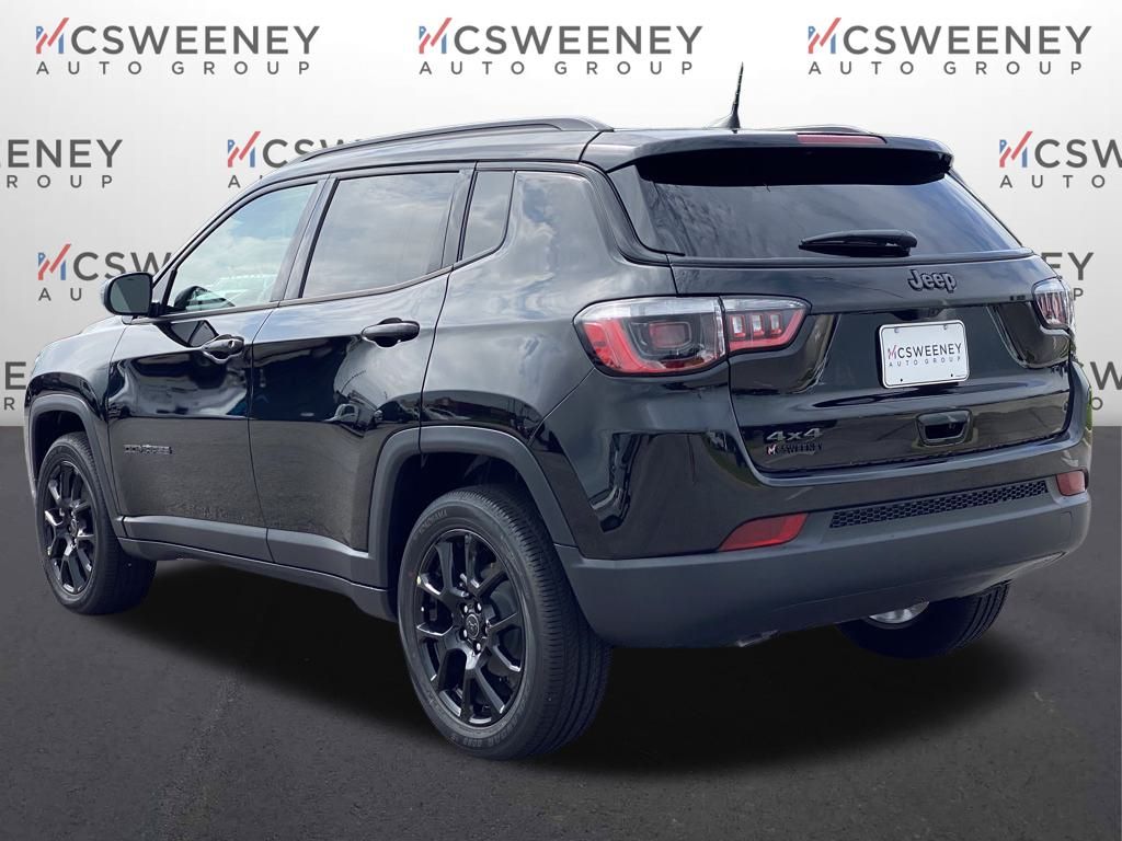 2025 Jeep Compass Latitude photo 3