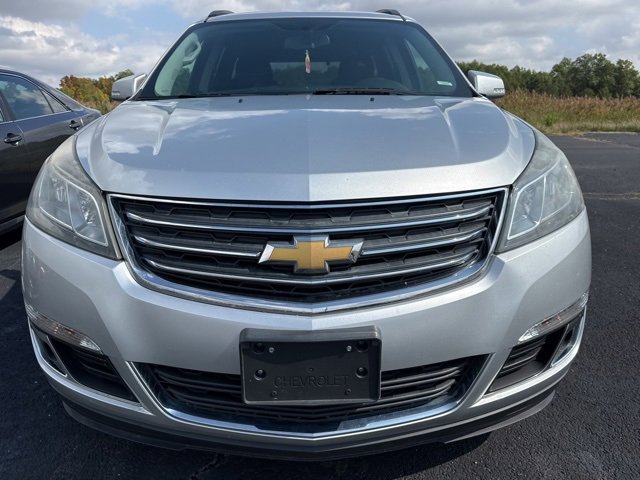 2015 Chevrolet Traverse 1LT photo 2