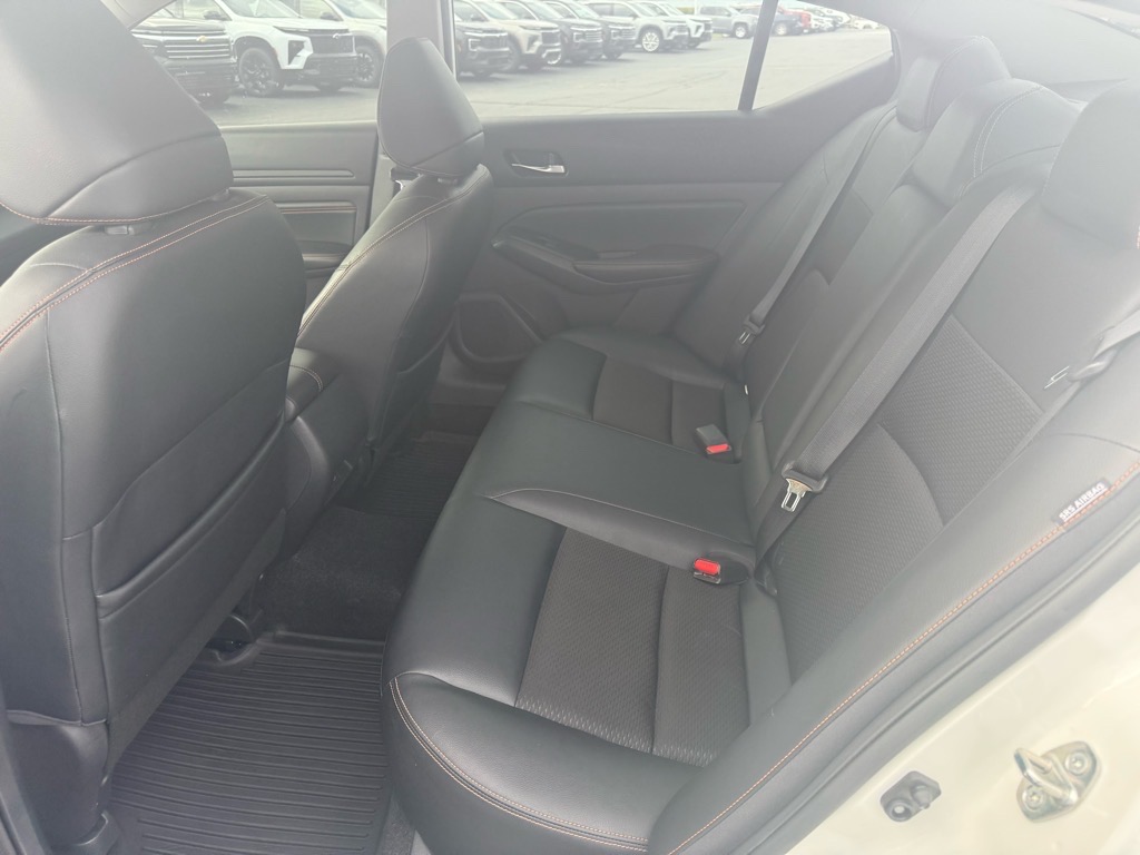 2019 Nissan Altima 2.5 SR photo 12