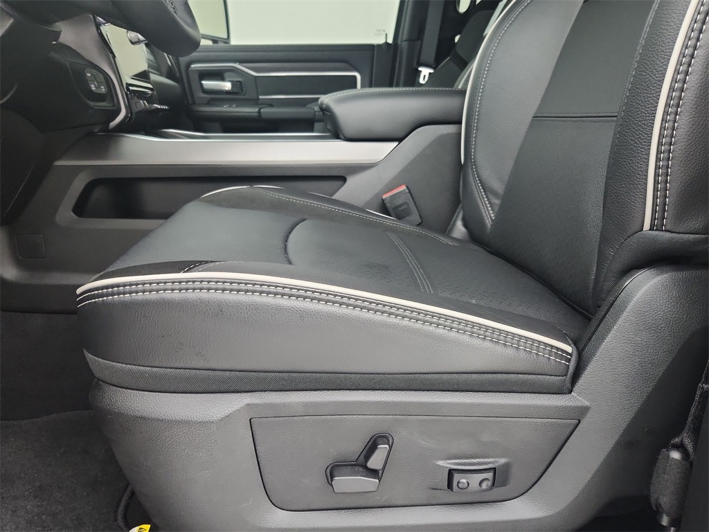 2025 Ram 2500 Laramie photo 19