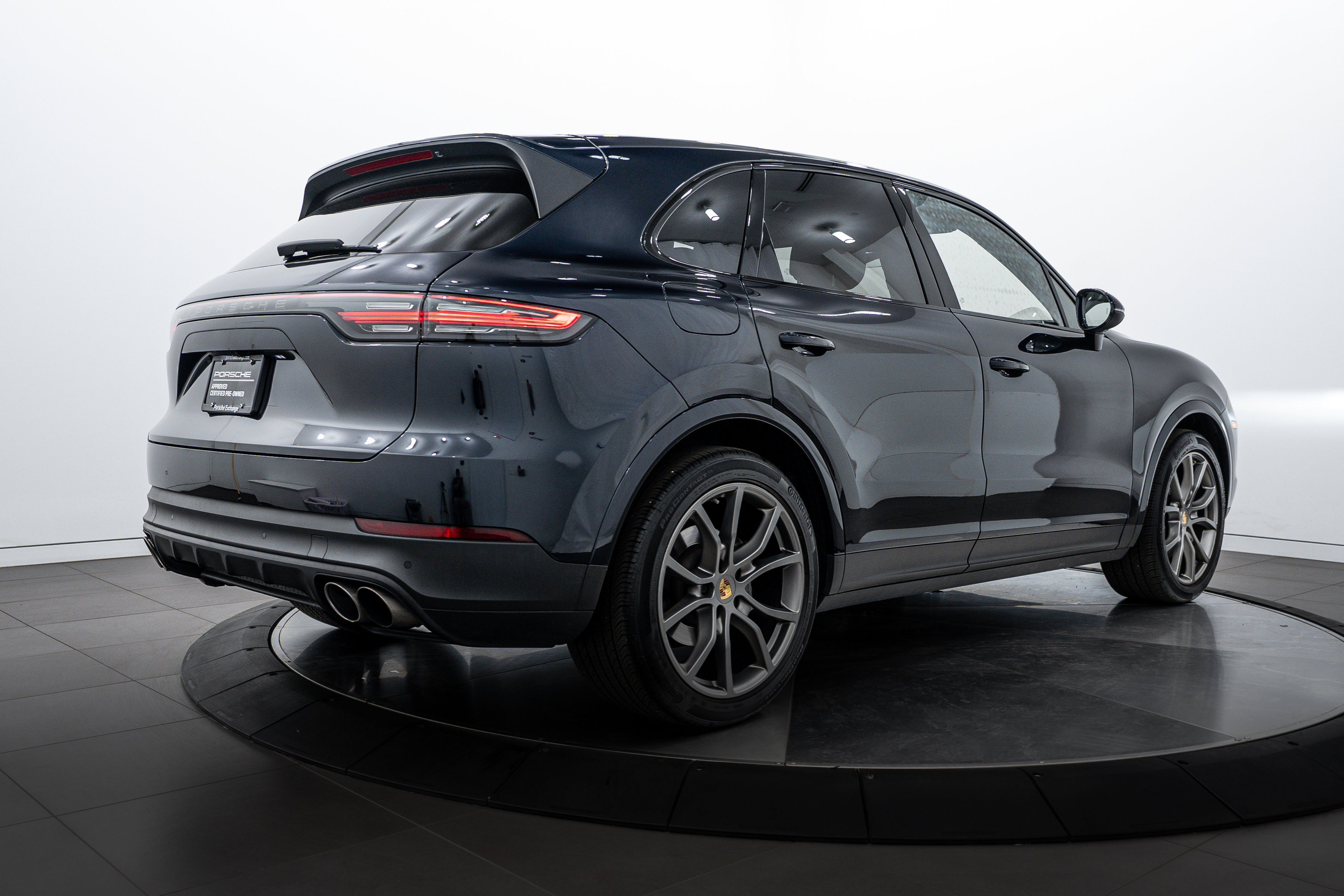 2022 Porsche Cayenne S photo 2