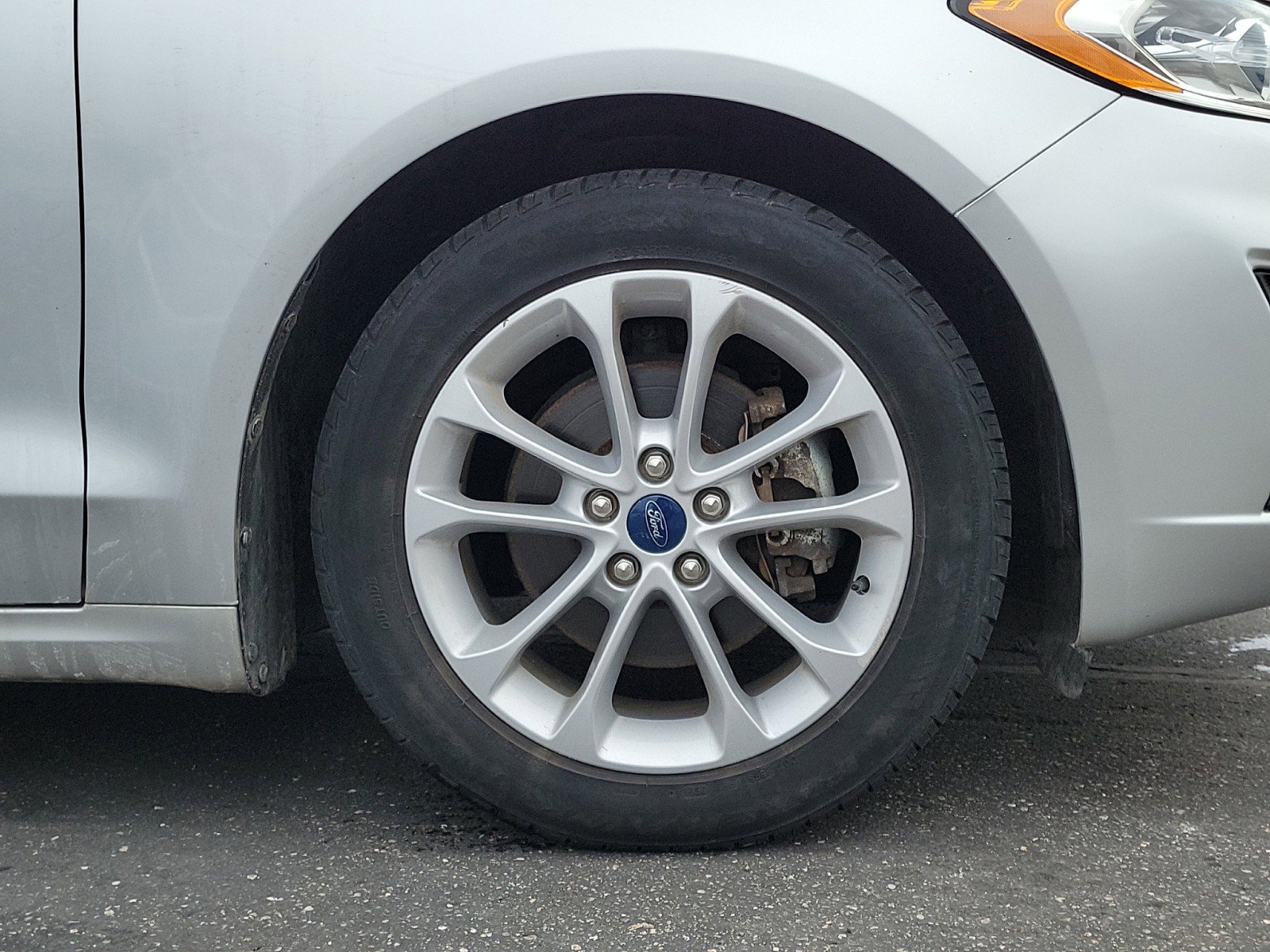 2019 Ford Fusion SE photo 3
