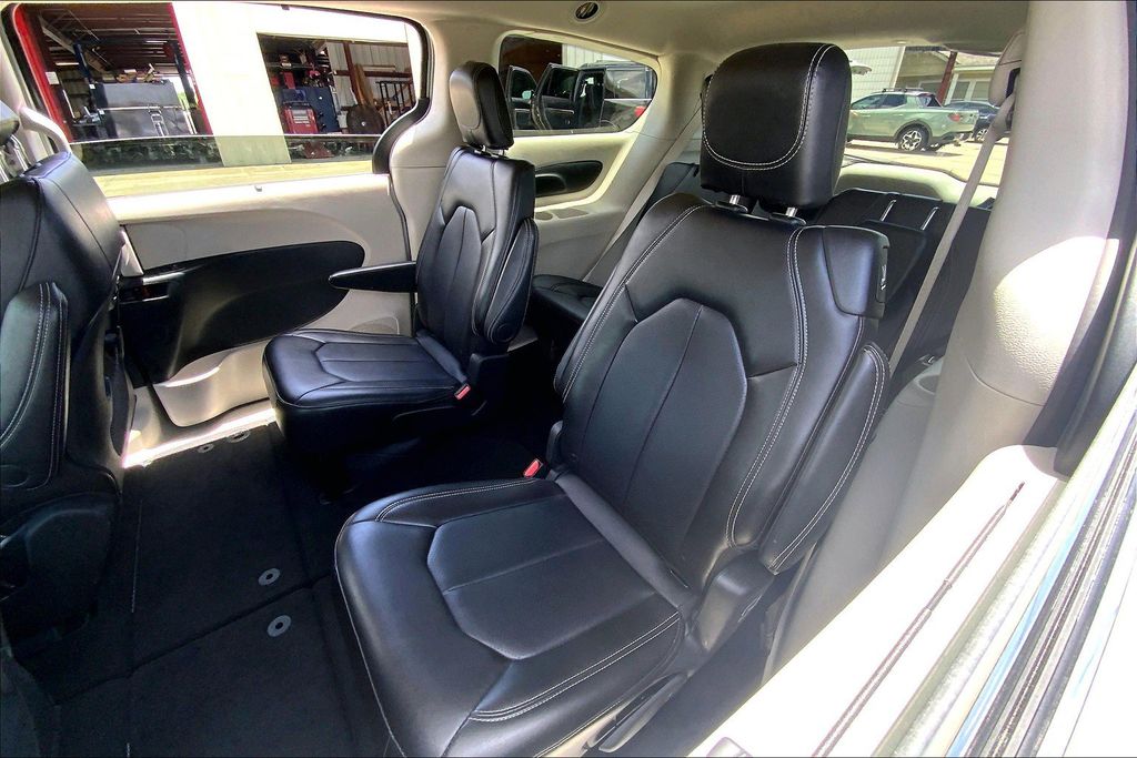2024 Chrysler Pacifica Touring L photo 19