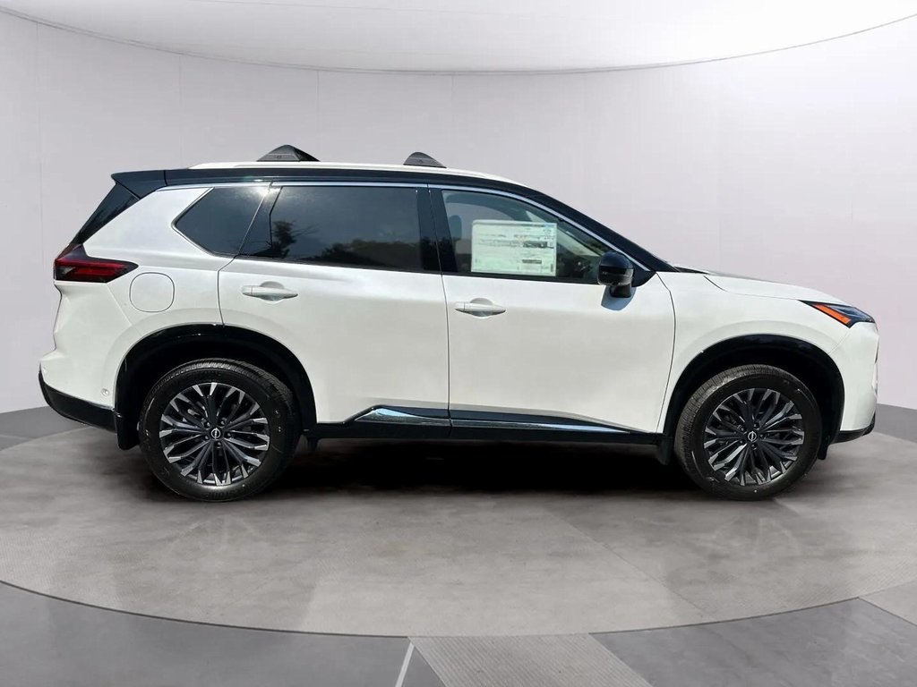 2025 Nissan Rogue Platinum photo 2