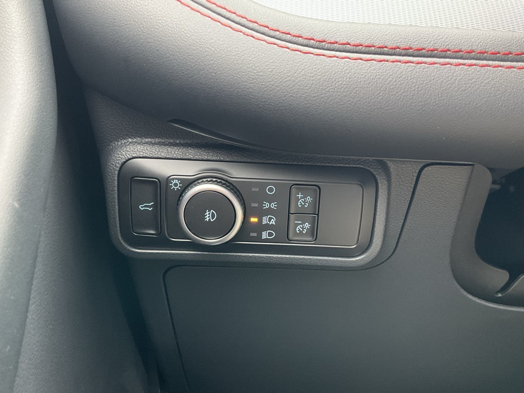 2025 Ford Explorer ST-Line photo 2